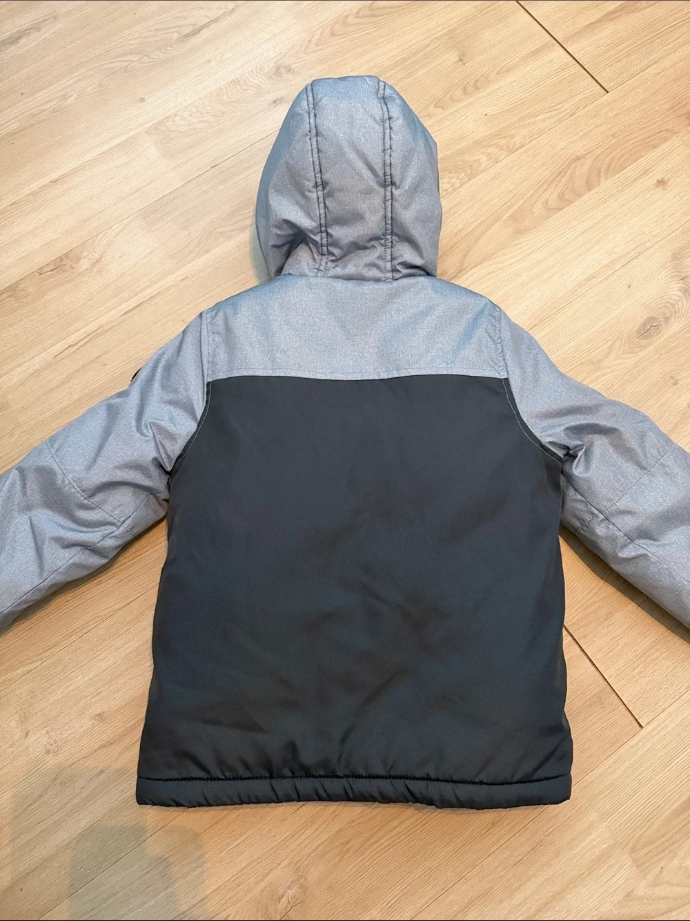 OshKosh B'gosh Kids 5 Two-Tone Hooded Puffer Jacket in Gray and Black